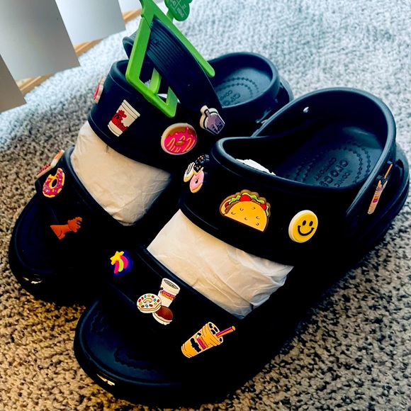 Crocs platform sandal. - Picture 1 of 3